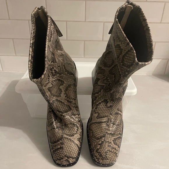 **NEW** Open Edit Giah Bootie in Snakeskin Size 8 - Picture 4 of 5